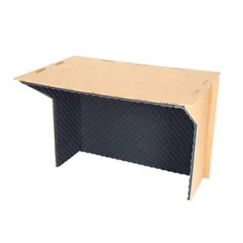 Bureau belhokje geluidsdicht gemaakt van karton.